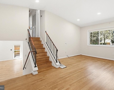 9717 Hedin Drive - Photo Thumbnail 8