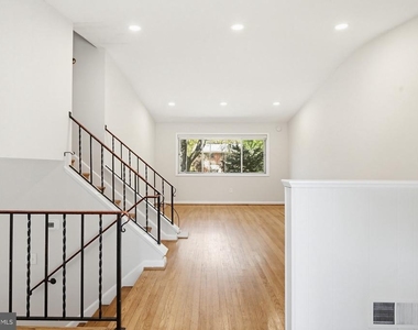 9717 Hedin Drive - Photo Thumbnail 5