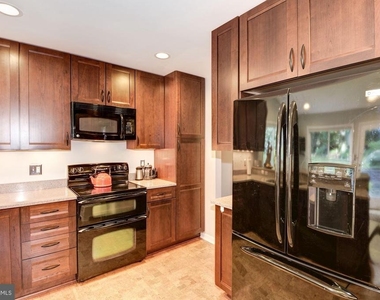 9407 Crosby Road - Photo Thumbnail 12