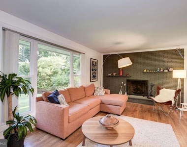 9407 Crosby Road - Photo Thumbnail 4