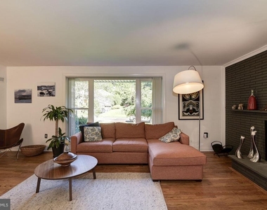9407 Crosby Road - Photo Thumbnail 3