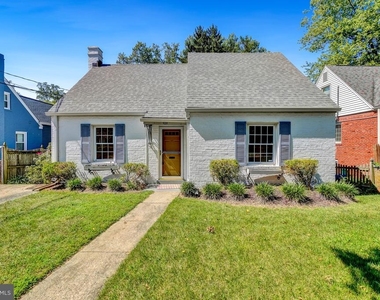 9314 Wire Avenue - Photo Thumbnail 3