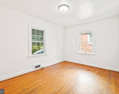 9314 Wire Avenue - Photo Thumbnail 11