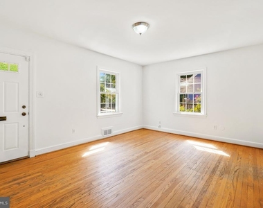 9314 Wire Avenue - Photo Thumbnail 6