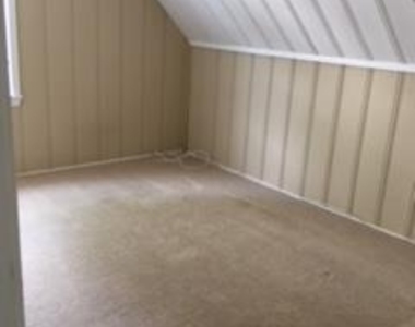 9314 Wire Avenue - Photo Thumbnail 10