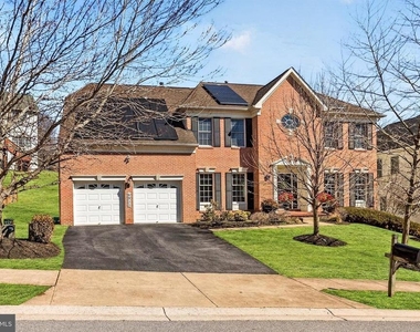 6933 Sandy Creek Court - Photo Thumbnail 5