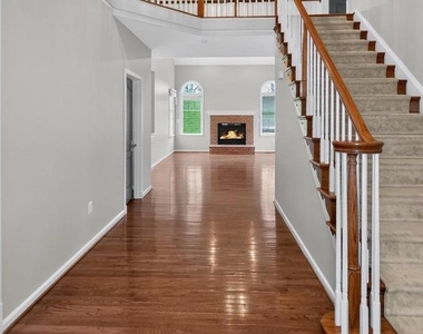 6933 Sandy Creek Court - Photo Thumbnail 7