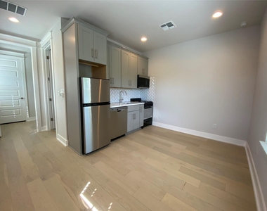 6920 Bethune Ave - Photo Thumbnail 2