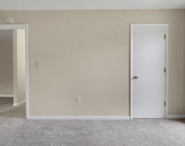 9653 Whiteacre Road - Photo Thumbnail 12