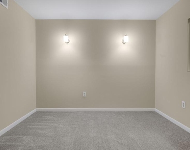 9653 Whiteacre Road - Photo Thumbnail 8