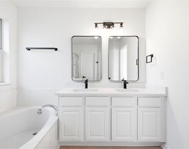 744 Bent Wood Pl - Photo Thumbnail 17