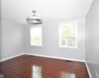 8673 Cooperhawk Court - Photo Thumbnail 11