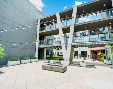 1701 Simond Ave Ne - Photo Thumbnail 5