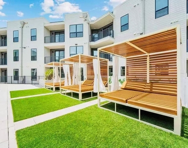 1701 Simond Ave Ne - Photo Thumbnail 1