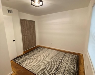 2119 Oxford Ave - Photo Thumbnail 9