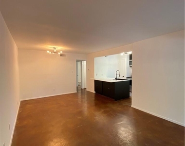 2119 Oxford Ave - Photo Thumbnail 6
