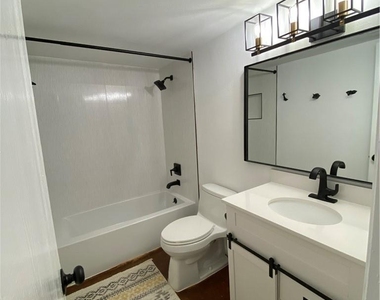 2119 Oxford Ave - Photo Thumbnail 13