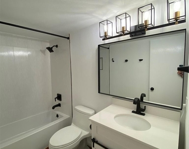 2119 Oxford Ave - Photo Thumbnail 16