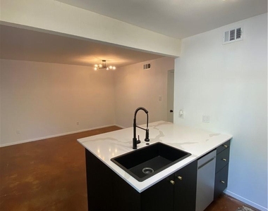 2119 Oxford Ave - Photo Thumbnail 19