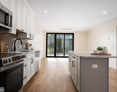 128 N Bond Street - Photo Thumbnail 6