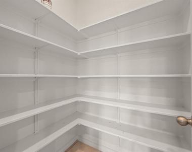 6605 Verona Pl - Photo Thumbnail 12
