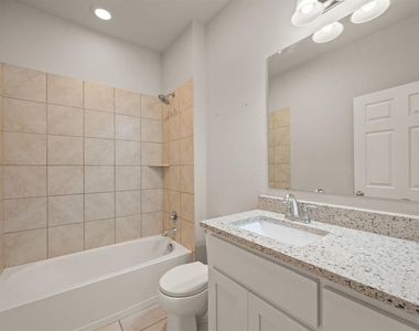 6605 Verona Pl - Photo Thumbnail 3
