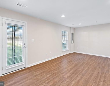 1549 Wilmer Park Lane - Photo Thumbnail 4