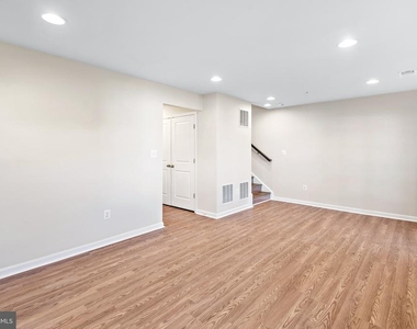 1549 Wilmer Park Lane - Photo Thumbnail 5