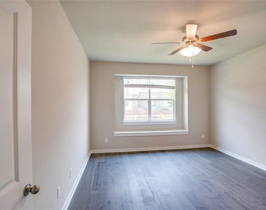 601 Dusky Sap Ln - Photo Thumbnail 10