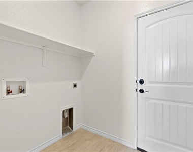 300 Wilhem Way - Photo Thumbnail 5