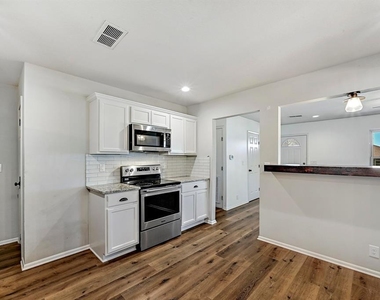 551 N Grange St - Photo Thumbnail 10