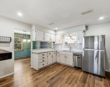 551 N Grange St - Photo Thumbnail 9