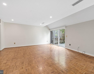 2302 Wineberry Terrace - Photo Thumbnail 18