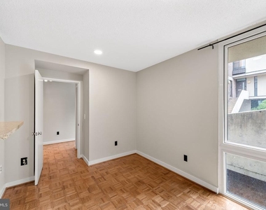 2302 Wineberry Terrace - Photo Thumbnail 7