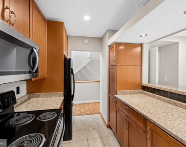 2302 Wineberry Terrace - Photo Thumbnail 12