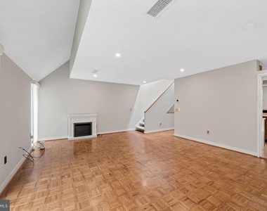 2302 Wineberry Terrace - Photo Thumbnail 16
