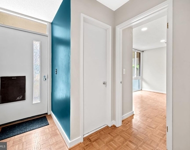 2302 Wineberry Terrace - Photo Thumbnail 5