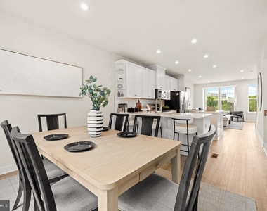 828 Watts Street - Photo Thumbnail 15
