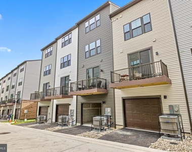 828 Watts Street - Photo Thumbnail 6