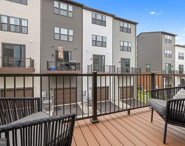 828 Watts Street - Photo Thumbnail 16
