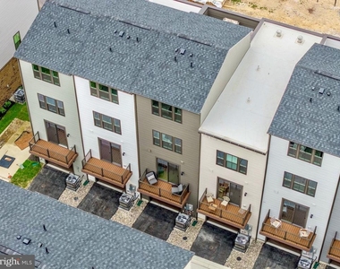 828 Watts Street - Photo Thumbnail 4