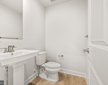 828 Watts Street - Photo Thumbnail 14