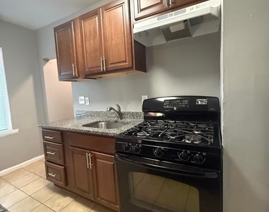 323 Collins Avenue - Photo Thumbnail 9
