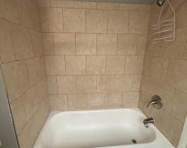 323 Collins Avenue - Photo Thumbnail 16