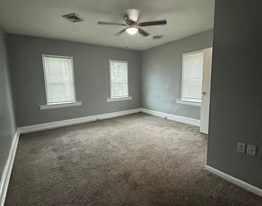 323 Collins Avenue - Photo Thumbnail 10