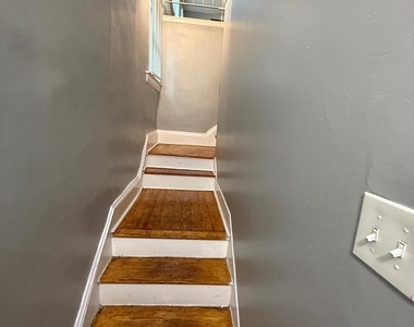 323 Collins Avenue - Photo Thumbnail 1
