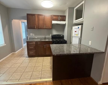 323 Collins Avenue - Photo Thumbnail 4