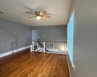 323 Collins Avenue - Photo Thumbnail 7