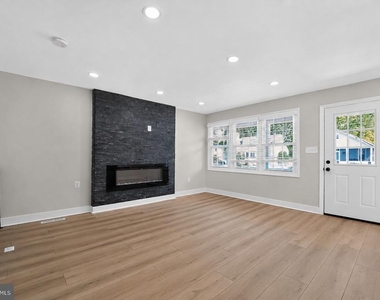 921 Central Street - Photo Thumbnail 7
