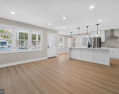 921 Central Street - Photo Thumbnail 8